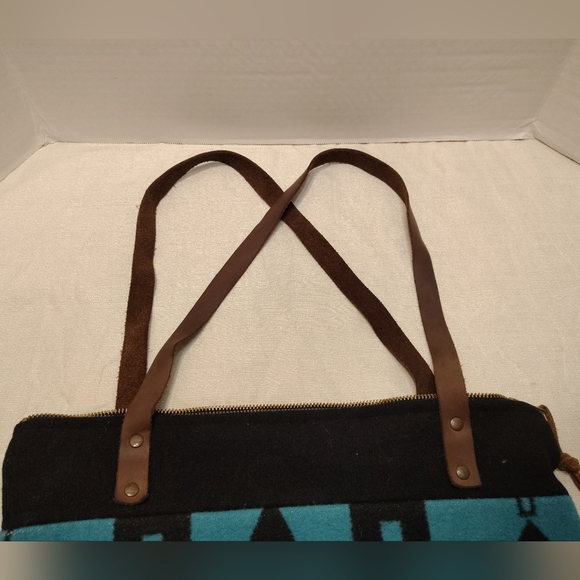 Nan-made Leather And Wool Purse - Picture 2 of 12
